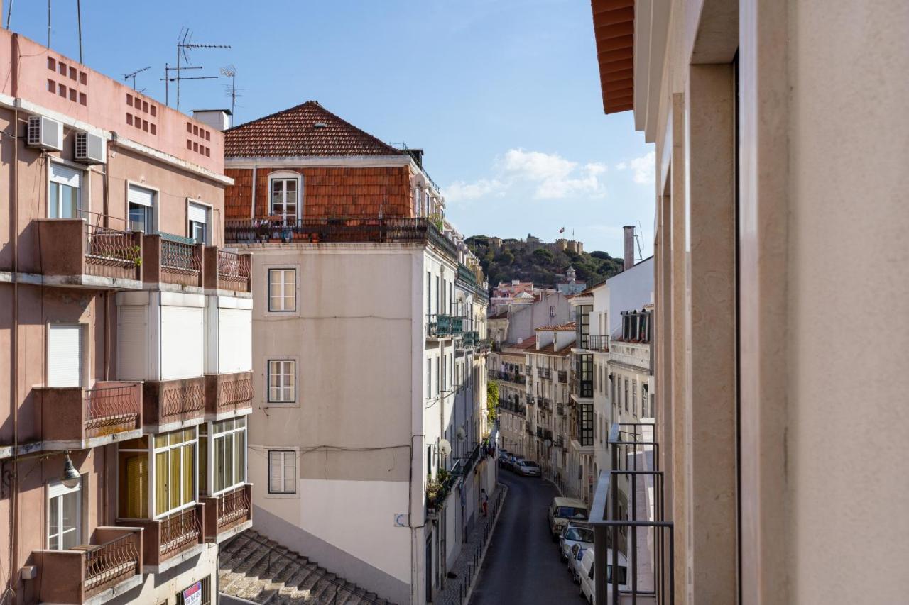 Joivy 2-Br Flat With Garage Near Castelo De S Jorge Daire Lisboa Dış mekan fotoğraf